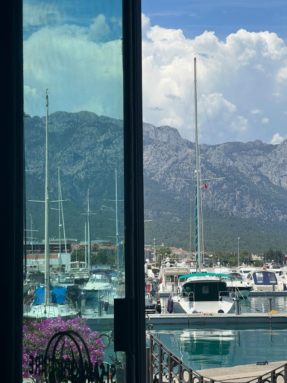 Lakeside dining at Pyresthalone Quinth