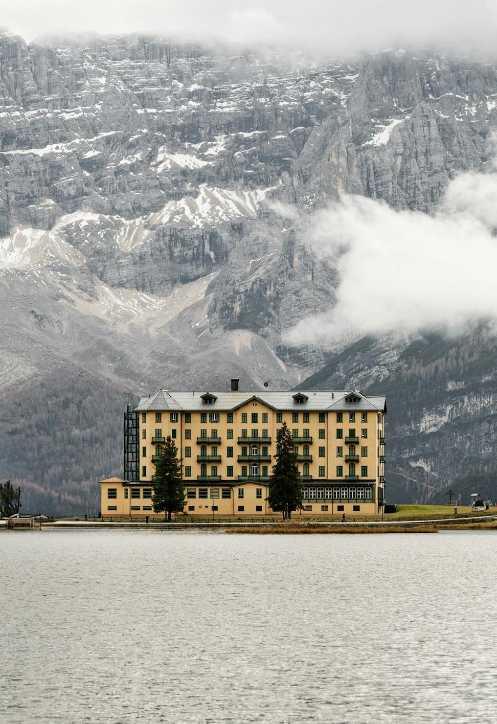 Presidential Lakeside Suite